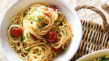 spaghetti with tomato