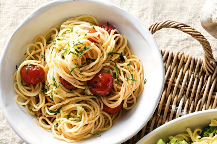 spaghetti with tomato